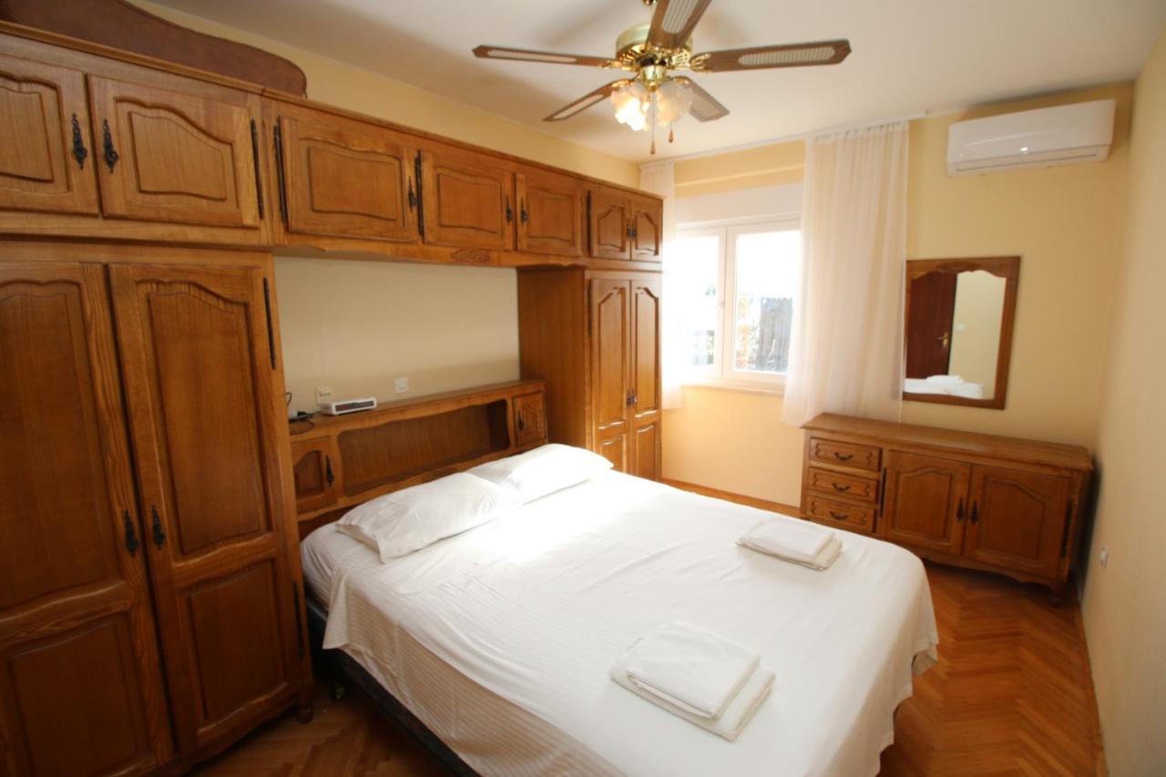Apartment With 2 Balconies And Sea View Omis Bagian luar foto