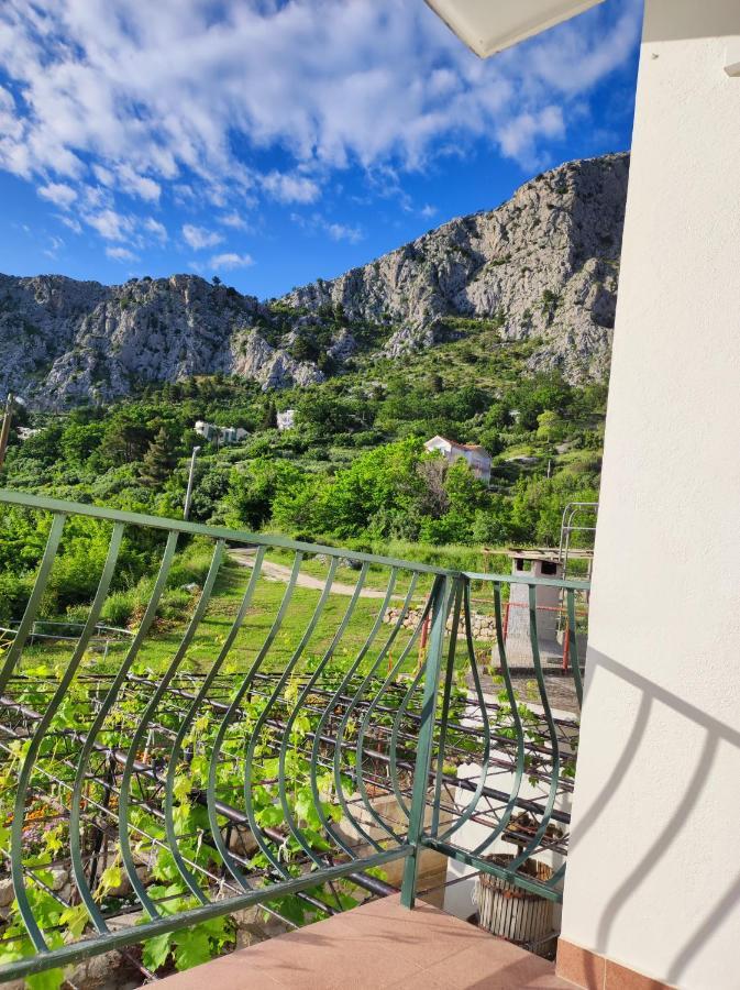 Apartment With 2 Balconies And Sea View Omis Bagian luar foto