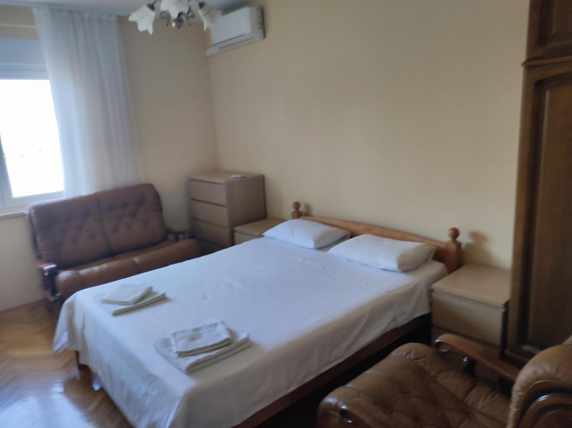 Apartment With 2 Balconies And Sea View Omis Ruang foto