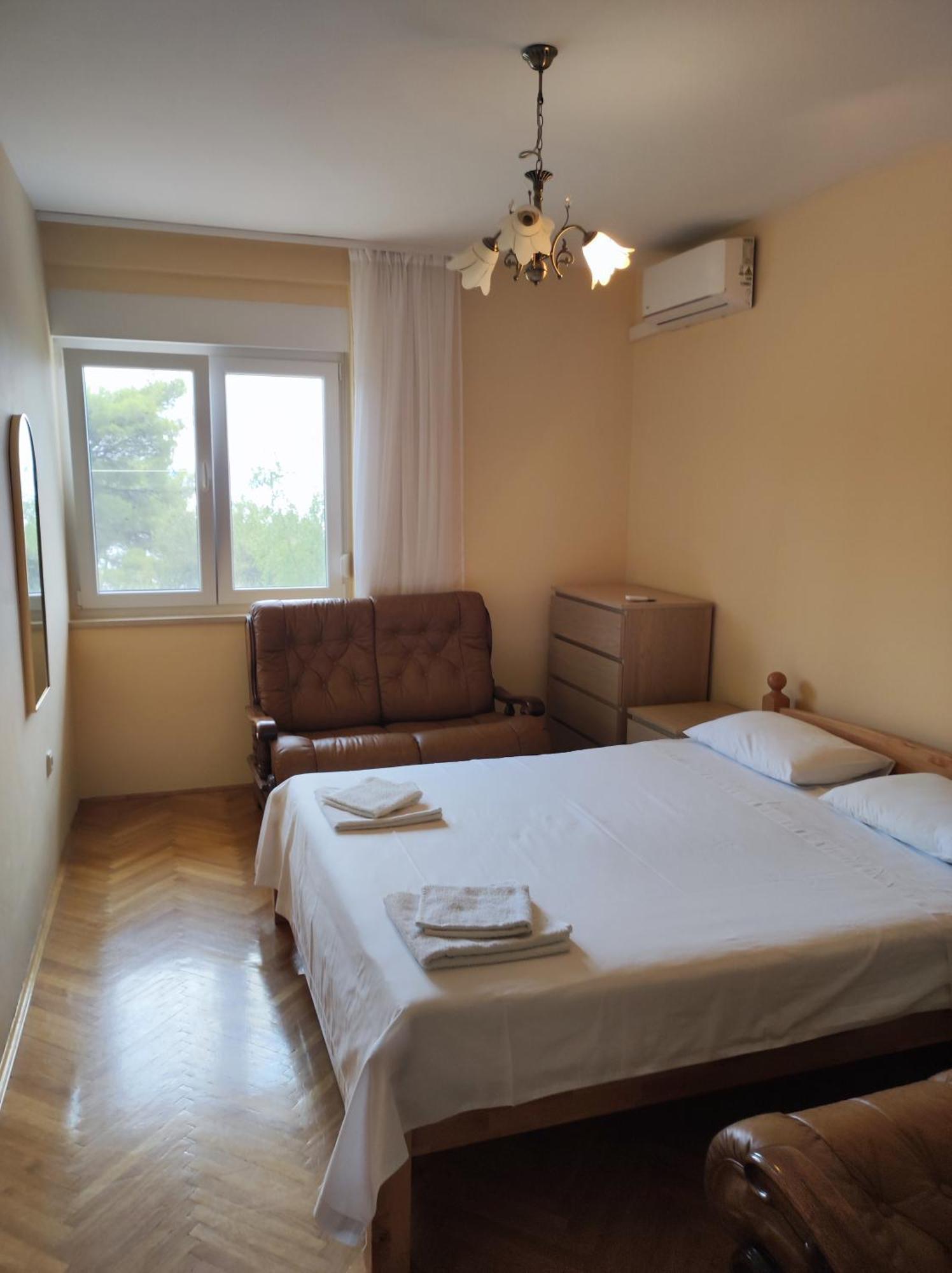 Apartment With 2 Balconies And Sea View Omis Ruang foto