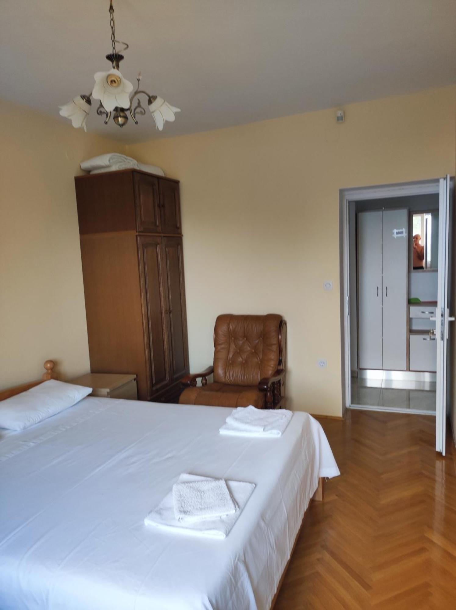 Apartment With 2 Balconies And Sea View Omis Ruang foto