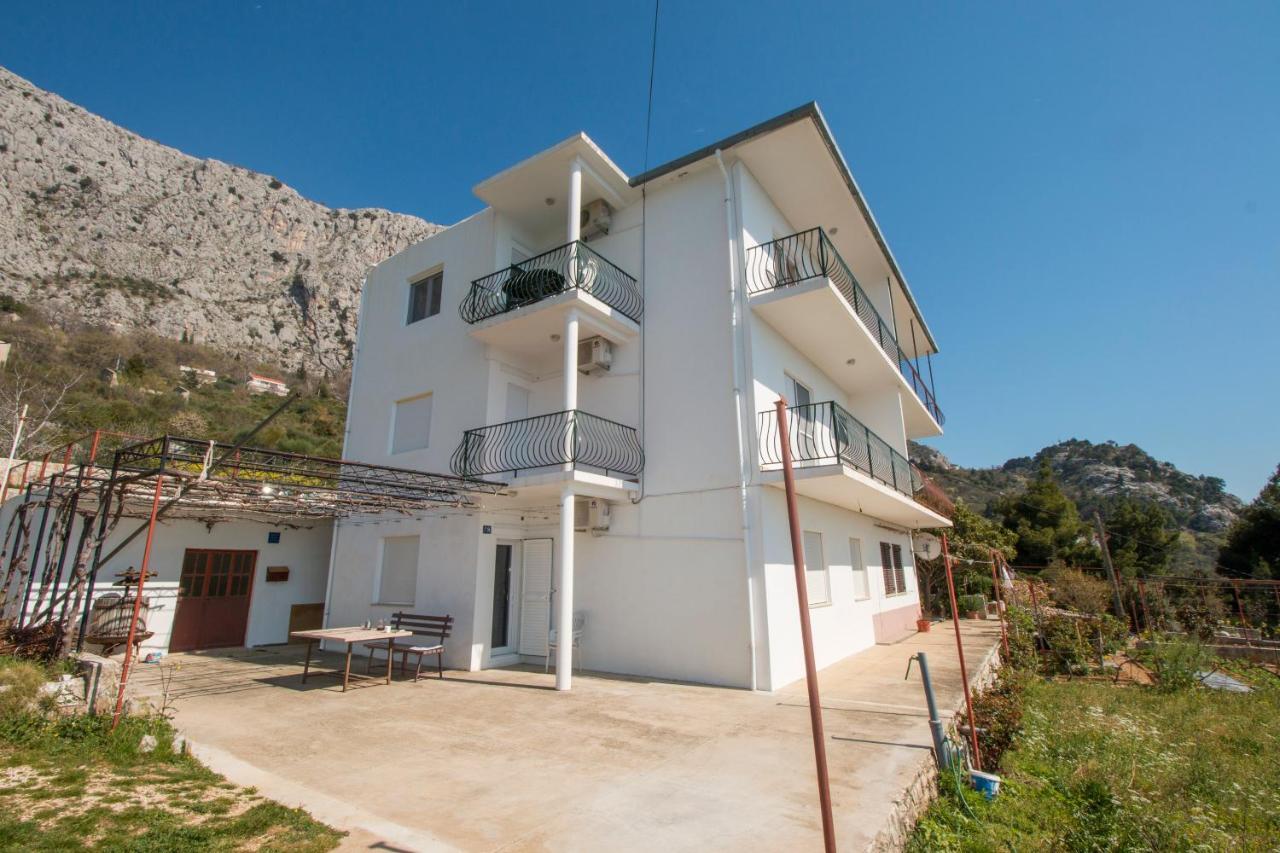 Apartment With 2 Balconies And Sea View Omis Bagian luar foto